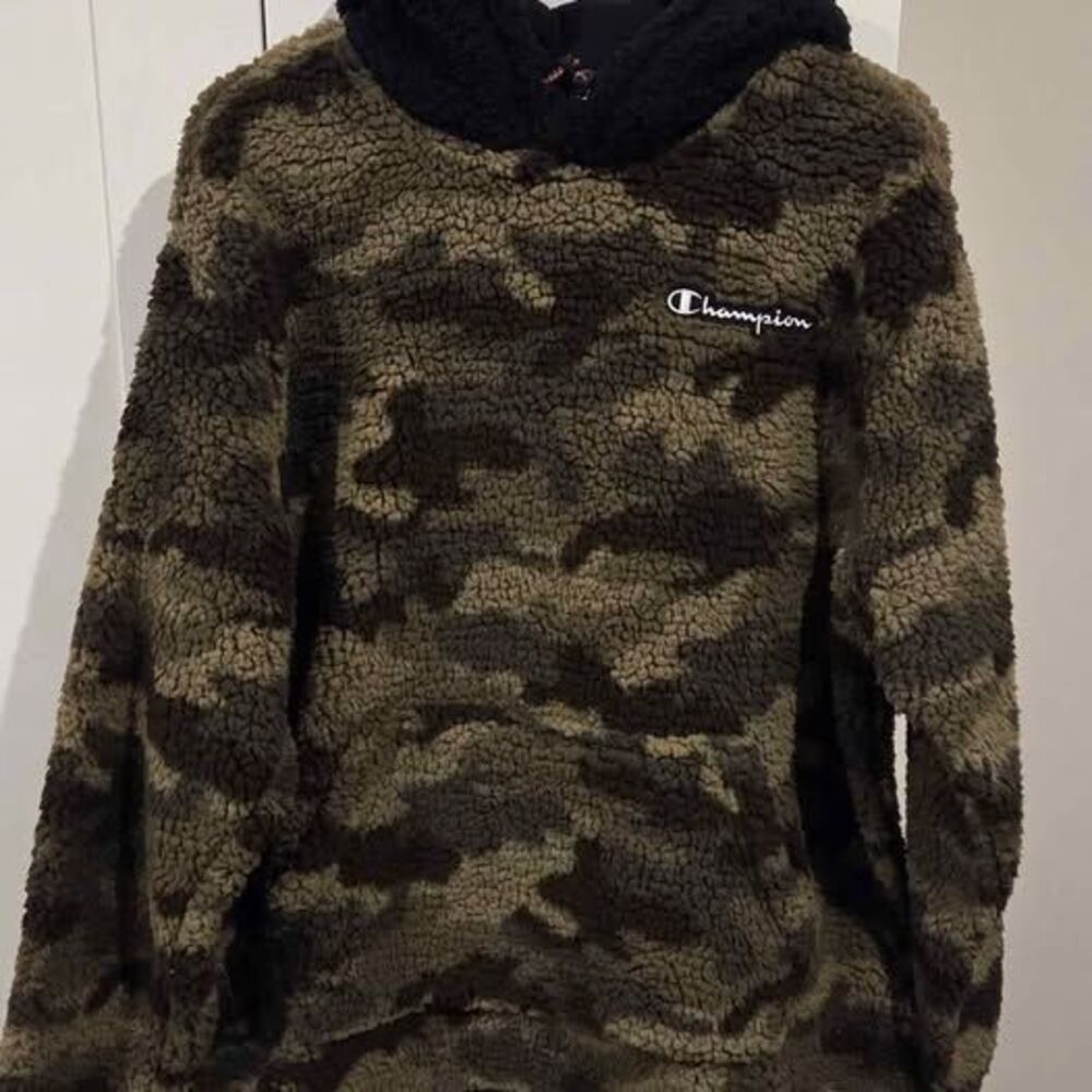 Mens champion size large camouflage sherpa pullover